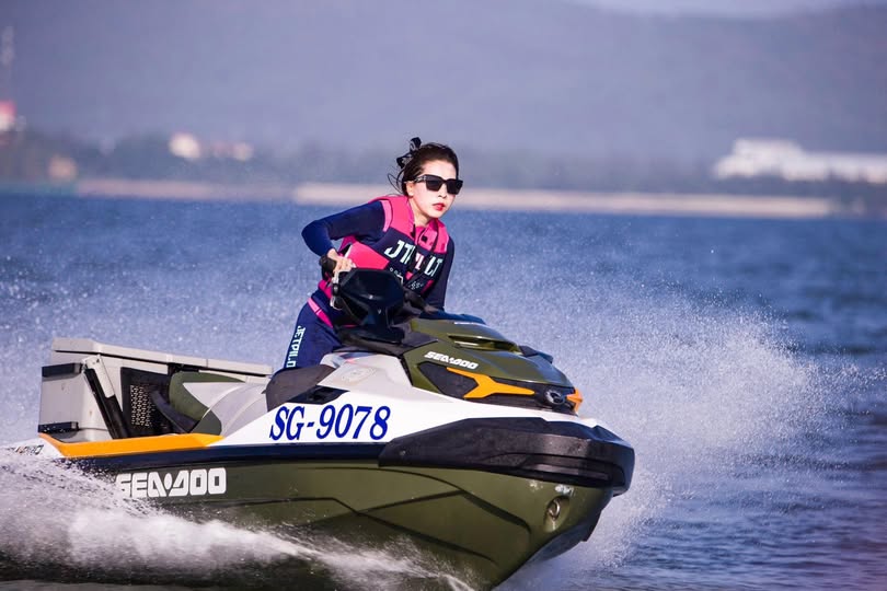 Hai em cấp dưới vú đẹp luôn muốn xxx với tôi